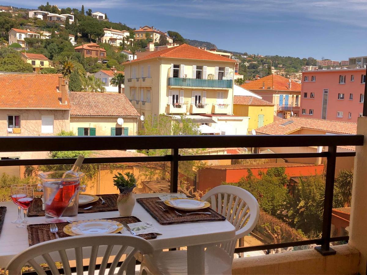 Residence Le St James Le Lavandou Bagian luar foto