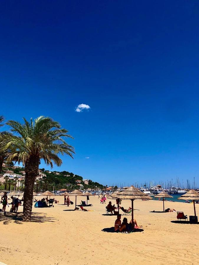 Residence Le St James Le Lavandou Bagian luar foto