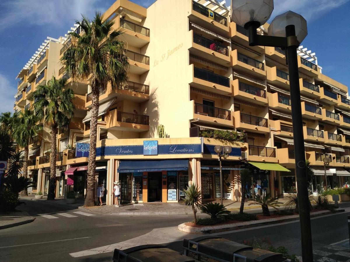 Residence Le St James Le Lavandou Bagian luar foto