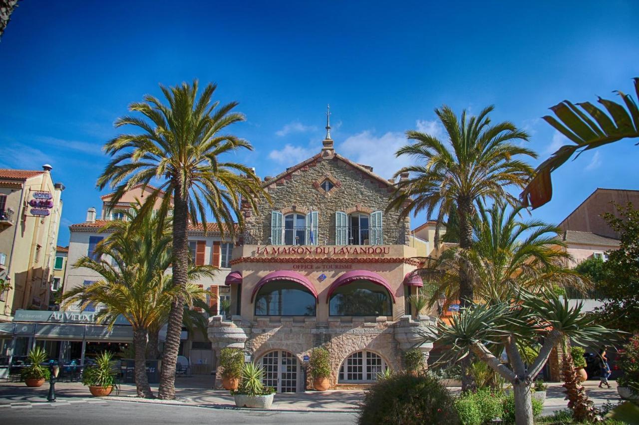 Residence Le St James Le Lavandou Bagian luar foto