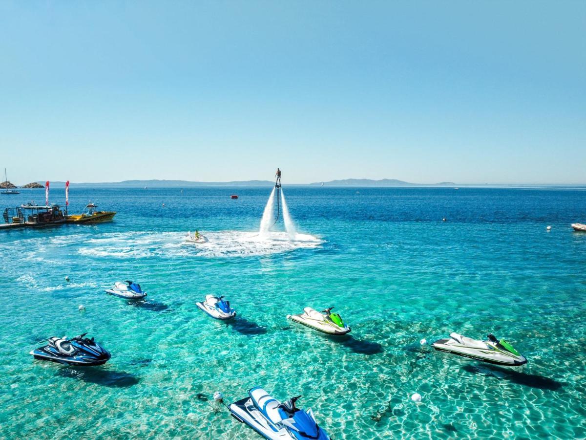 Residence Le St James Le Lavandou Bagian luar foto